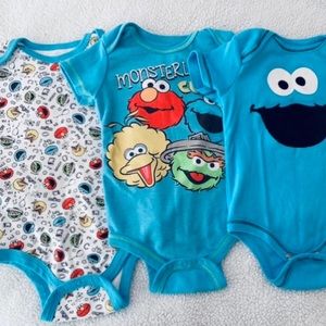 LIKE NEW! Set of 3 Sesame Street Onesies 6-9 mths